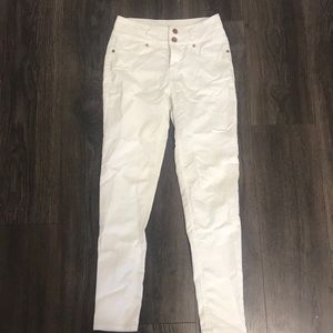 Junior’s *high waisted* white jeans